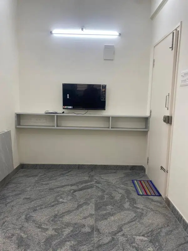 1 BHK Entire Flat in Teacher's Colony