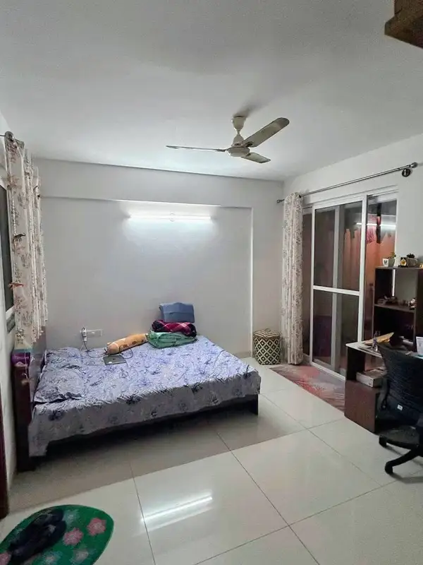 Private Room in 3 BHK in SNN Raj Greenbay