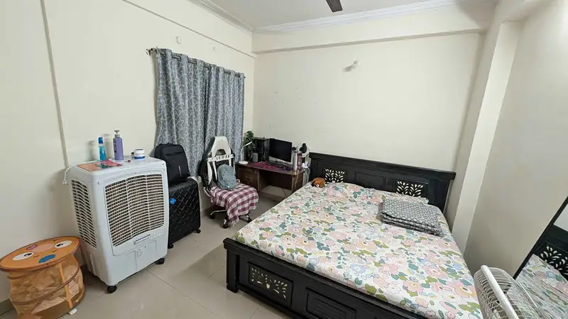 Private Room in 3 BHK in Hafeezpet