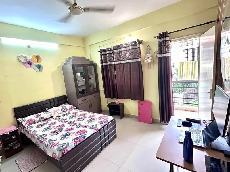 Private Room in 2 BHK in Silver Springs Layout