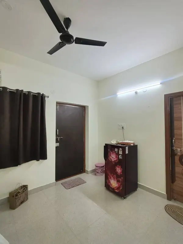 Private Room in 3 BHK in Khajaguda