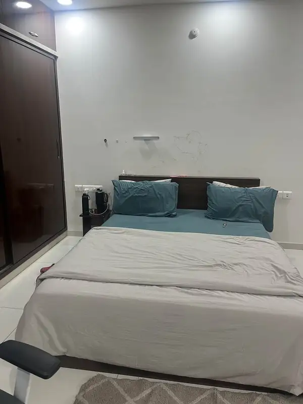 Private Room in 3 BHK in Narsingi / Financial District