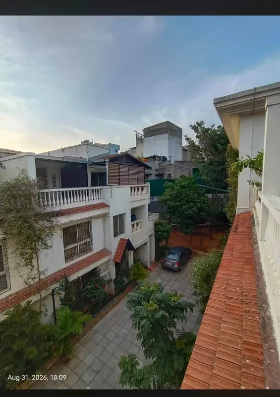 Private Room in 4 BHK in Jeevan Bheemanagar