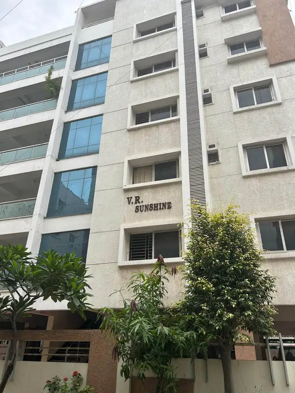 Private Room in 3 BHK in Hitech City