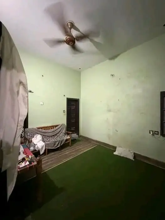 2 BHK Entire Flat in Latifbaad