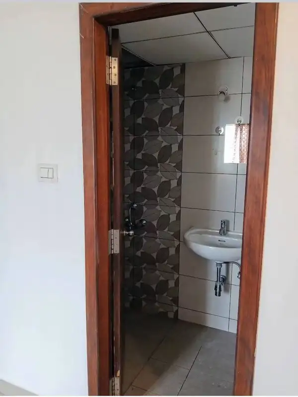 Private Room in 3 BHK in Narsingi