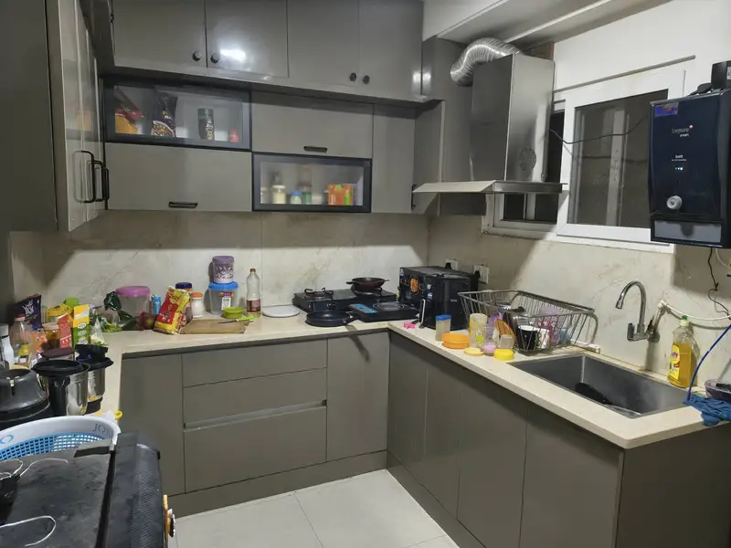 Private Room in 3 BHK in SMR Vinay Iconia