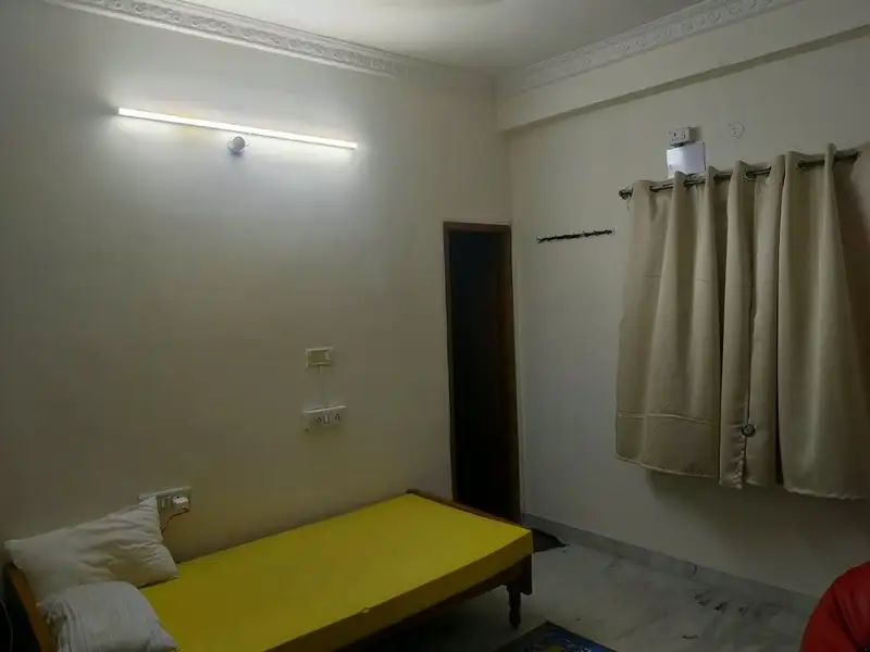 Private Room in 3 BHK in J V Colony
