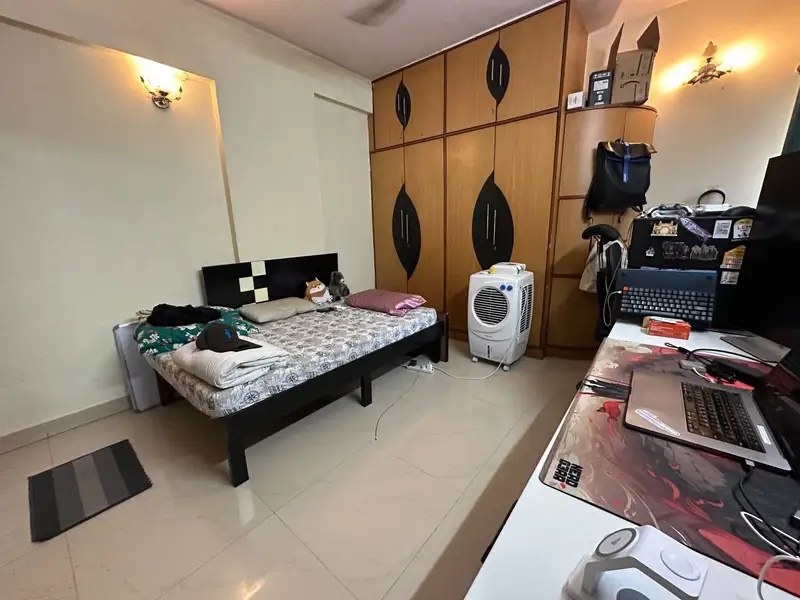 Private Room in Flat in Green Glen Layout