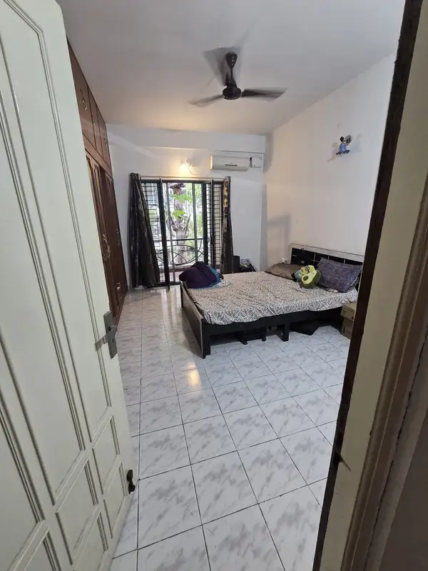 Private Room in 3 BHK in Green Glen Layout