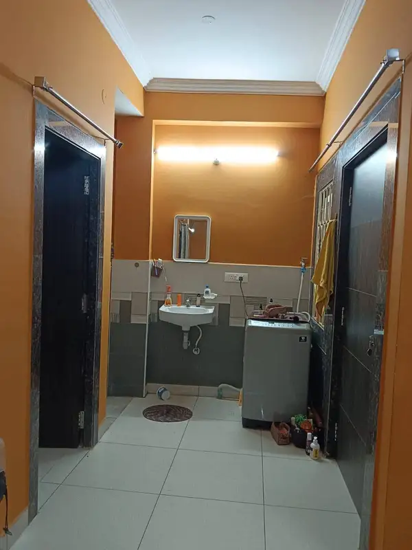 Private Room in 3 BHK in Krishna Nagar
