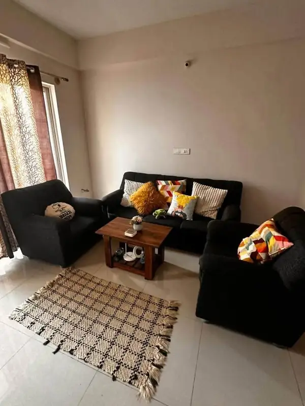 Private Room in 2 BHK in Green Glen Layout