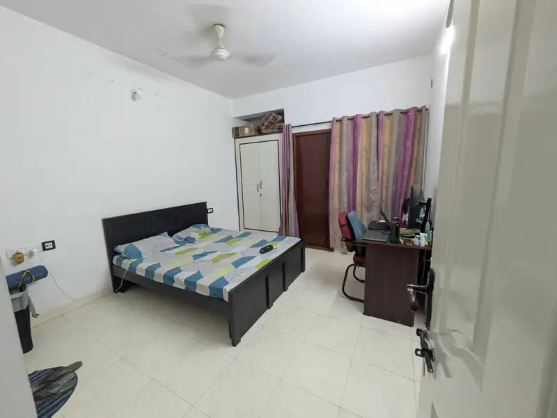 Private Room in 2 BHK in Parangipalya
