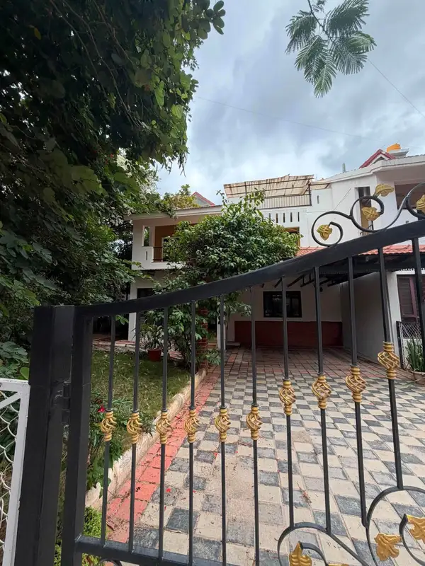 Private Room in 4 BHK in Belathur