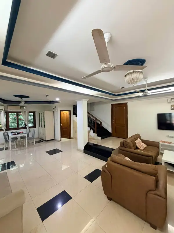 Private Room in 4 BHK in HITEC City