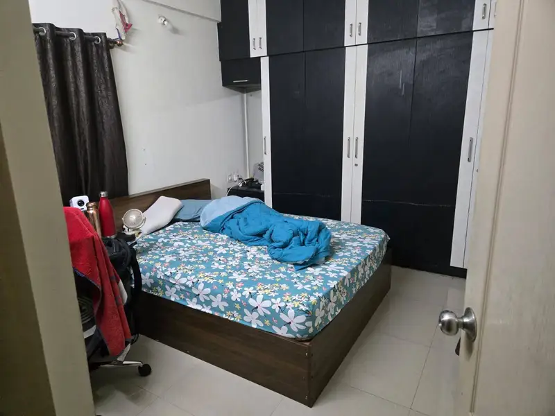 Private Room in 3 BHK in Parangipalya