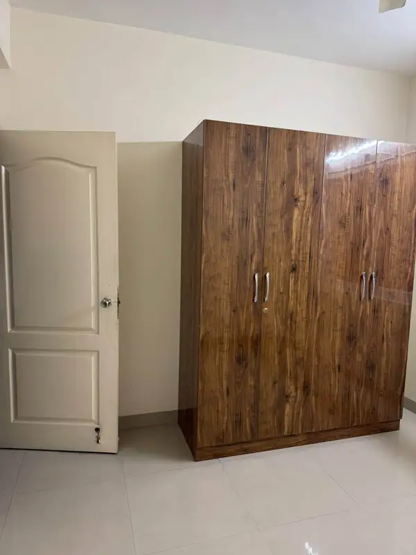 Private Room in 3 BHK in Hafeezpet