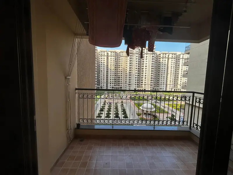 Private Room in 3 BHK in Sobha Royal Pavilion