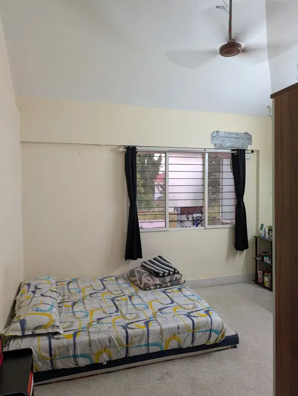 Private Room in 3 BHK in Parangipalya