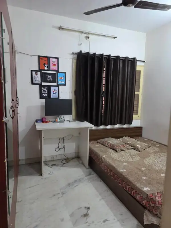 Private Room in 2 BHK in Parangipalya