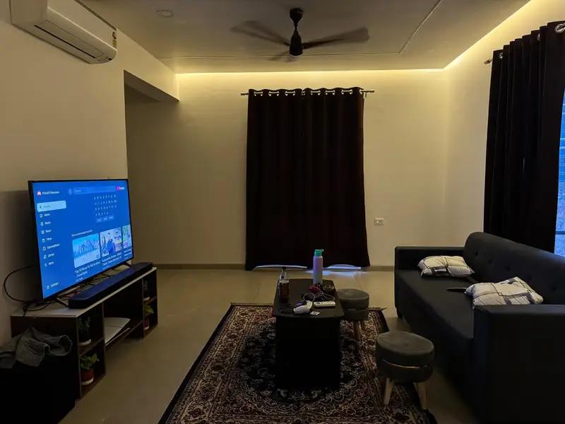 Private Room in 3 BHK in Kokapet
