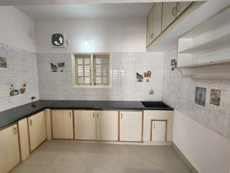 2 BHK Entire Flat in LIC Colony