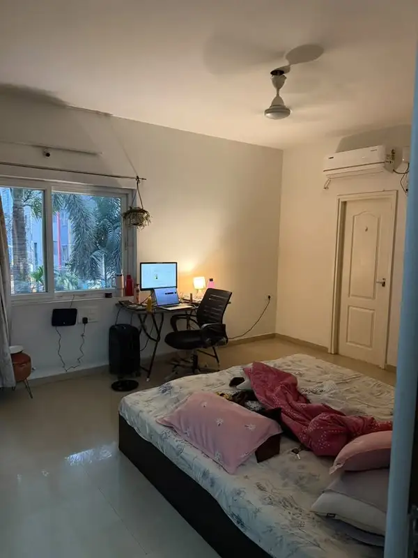 Private Room in 4 BHK in Babukhan Solitaire