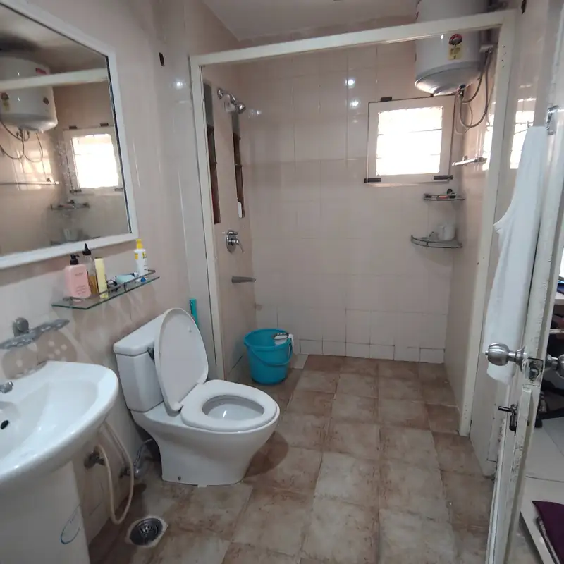 Private Room in 4 BHK in Hillridge springs