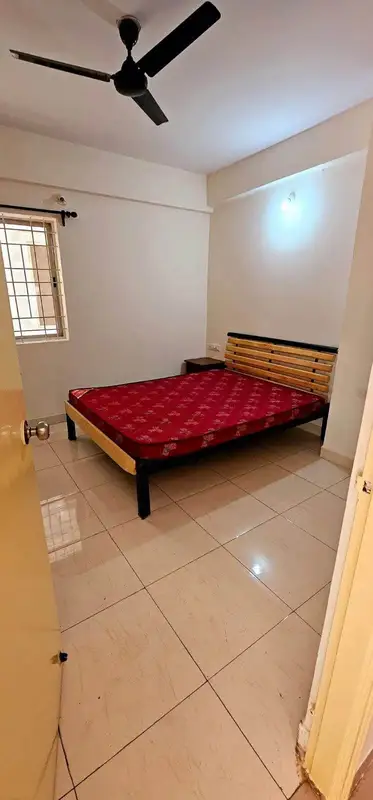 Private Room in 3 BHK in Green Glen Layout