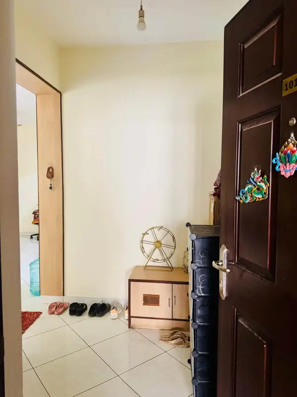 Private Room in 3 BHK in Green Glen Layout