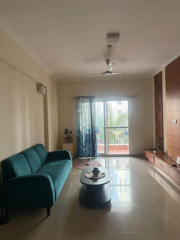 Private Room in 3 BHK in Adarsh Palm Retreat