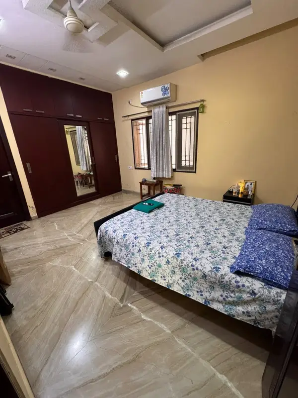 Private Room in 3 BHK in Journalist Colony