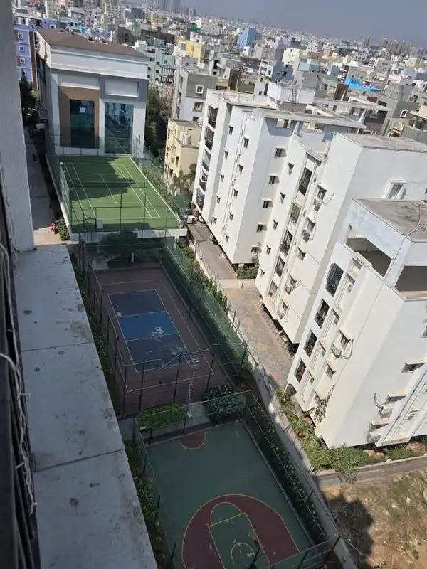 Private Room in 4 BHK in Kondapur