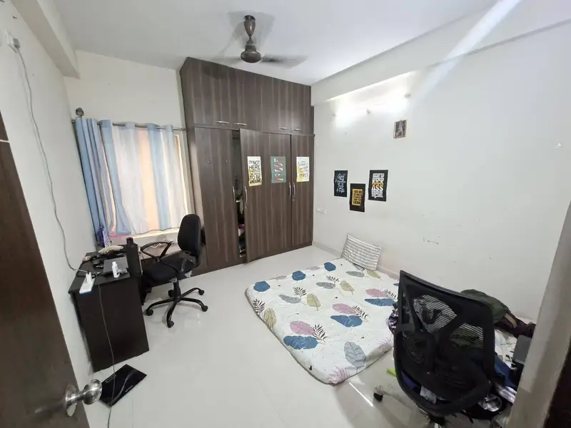 Private Room in 3 BHK in HITEC City