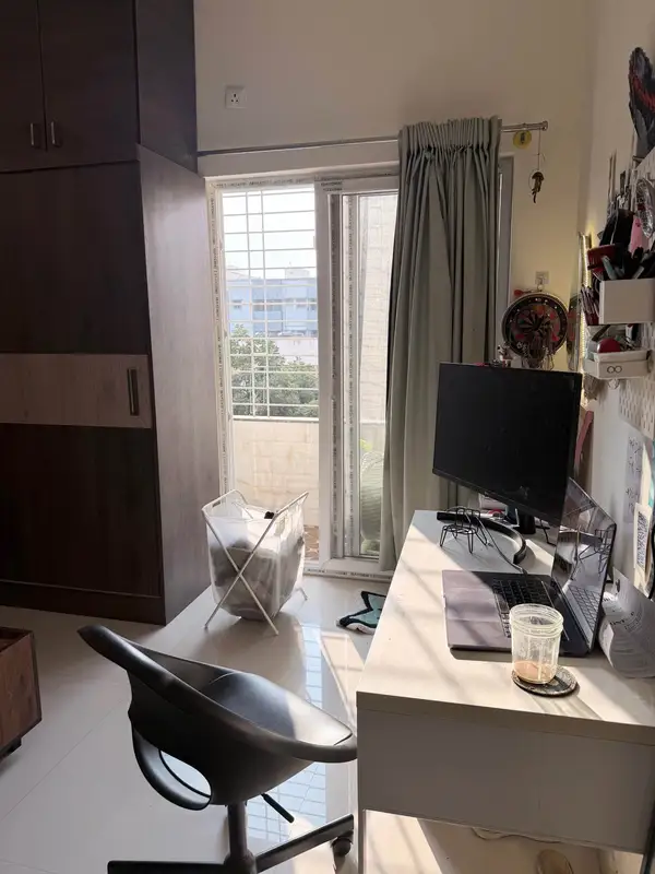 Private Room in Flat in HSR Layout
