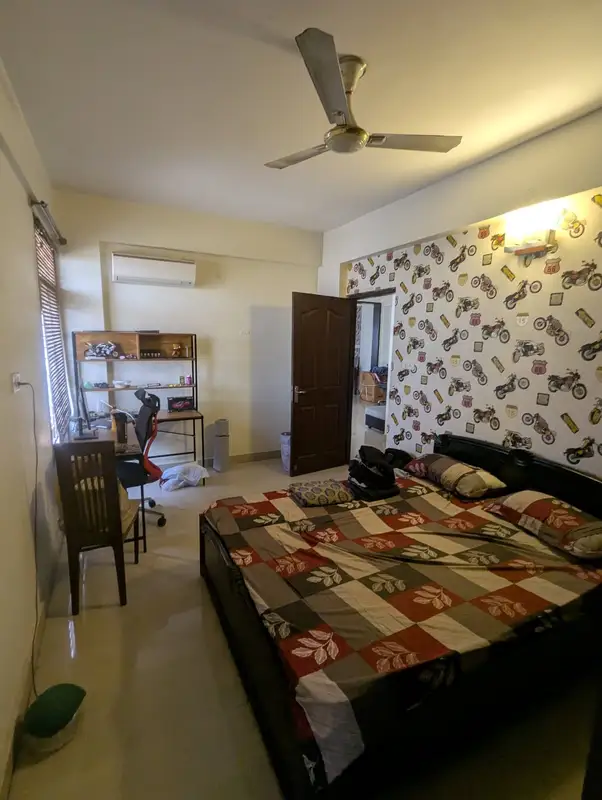 Private Room in 3 BHK in OMBR Layout
