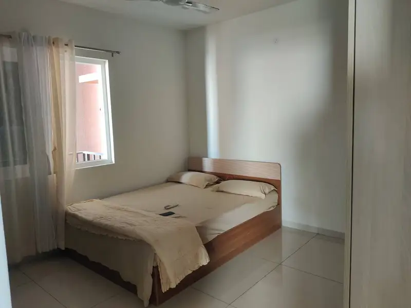 Private Room in 3 BHK in Rajapushpa Provincia