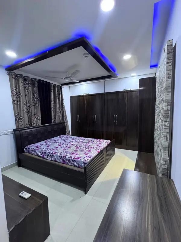 Private Room in 3 BHK in Lancohills apartment