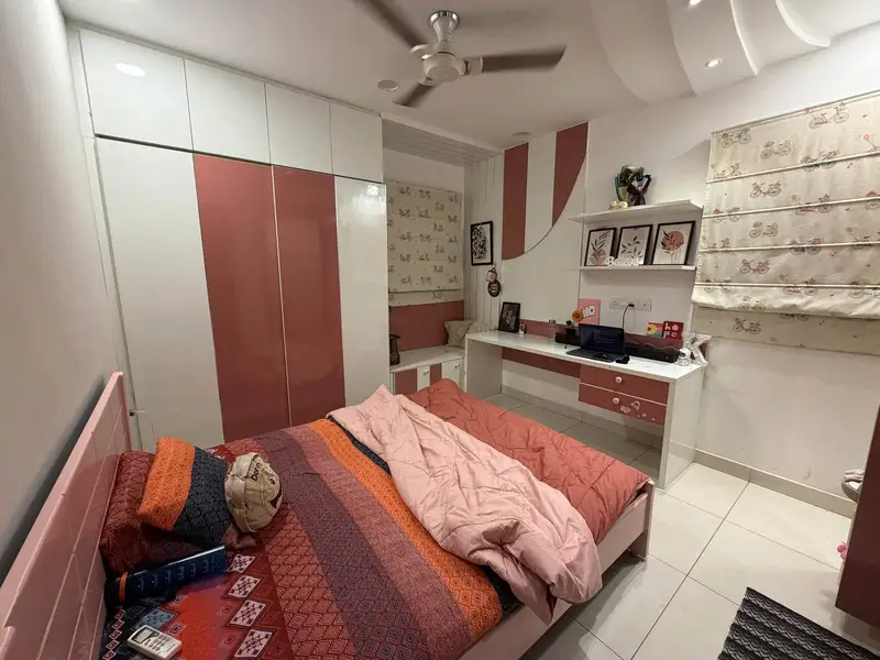Private Room in 3 BHK in Khajaguda
