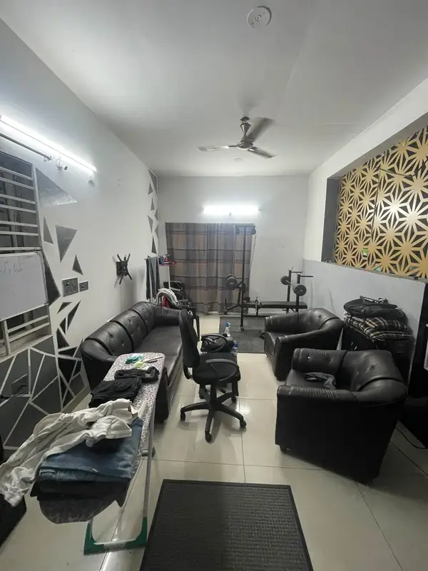 Private Room in Flat in Beeramguda Junction