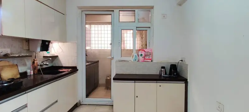 Private Room in 3 BHK in Green Glen Layout