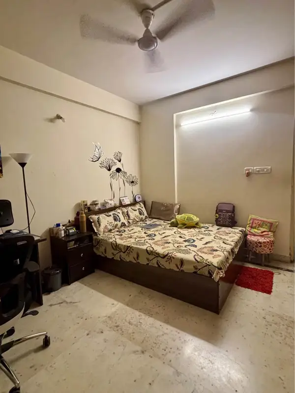 Private Room in 3 BHK in Iblur